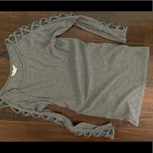 Ling sleeve with cuts on the sleeves shirt